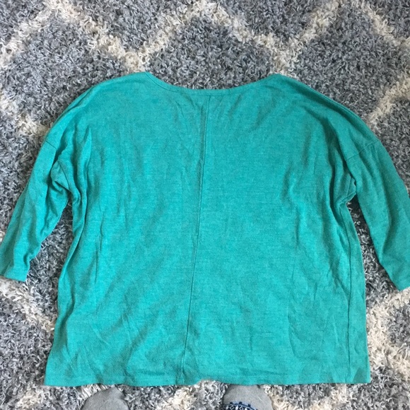 Comfortable teal top! - Picture 3 of 4